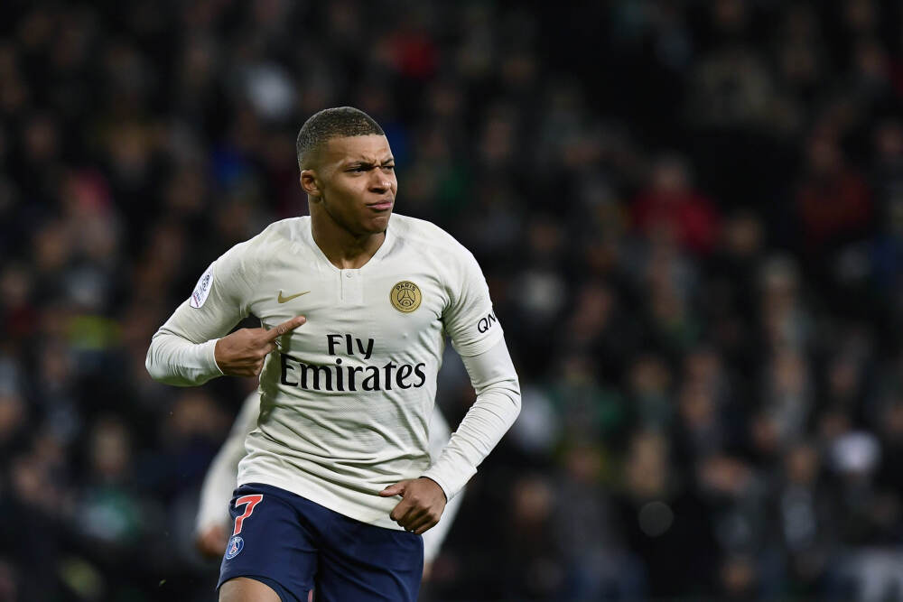 中原：今年首11个月香港400万港元以下一、二手私楼成交破1.26万宗 创9年新高